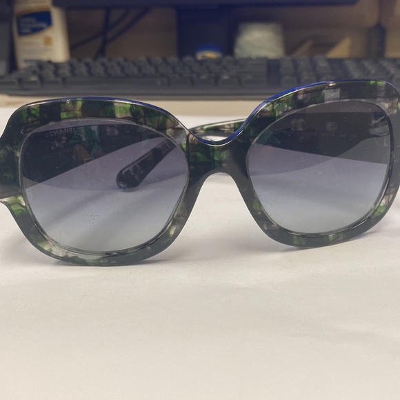 🌟flash sale 🌟Chanel Sunglasses - Picture 8 of 8